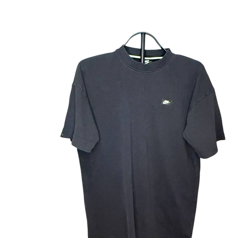Vintage Y2K Nike Men's Dark Tee with Logo